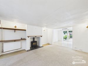 Sitting Room- click for photo gallery